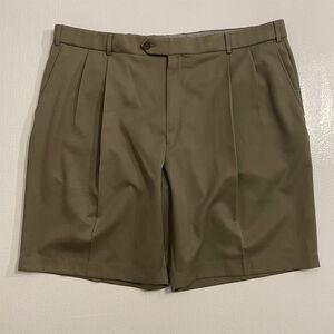 Neiman Marcus 42 x‎ 10" Taupe Microfiber Twill Pleated Slash Pocket Chino Short